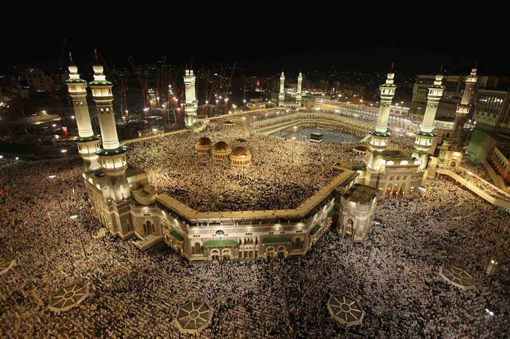 Super Deluxe Umrah Land Packages